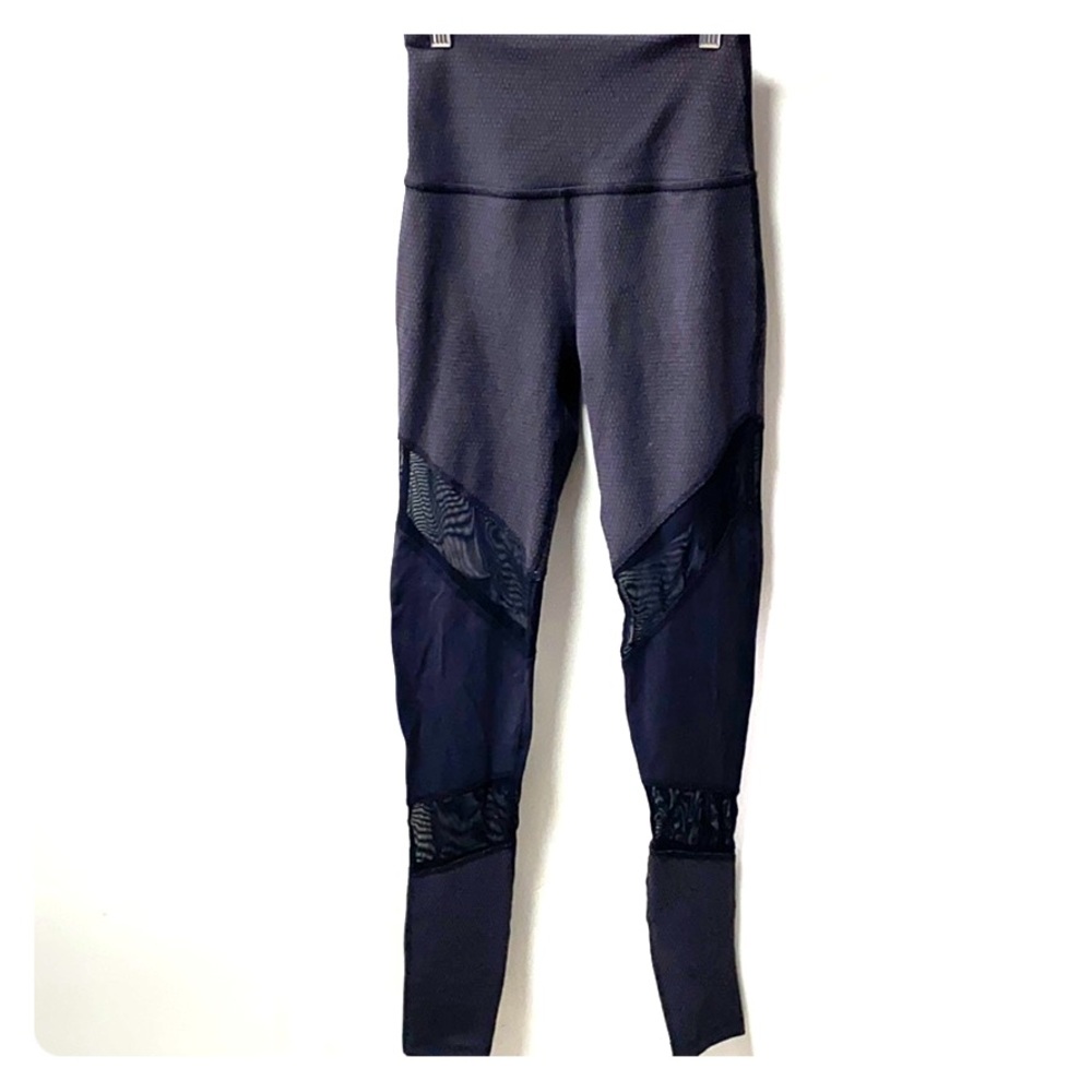 ⚡️SALE⚡️Beyond Yoga Gray Mesh Panel Leggings